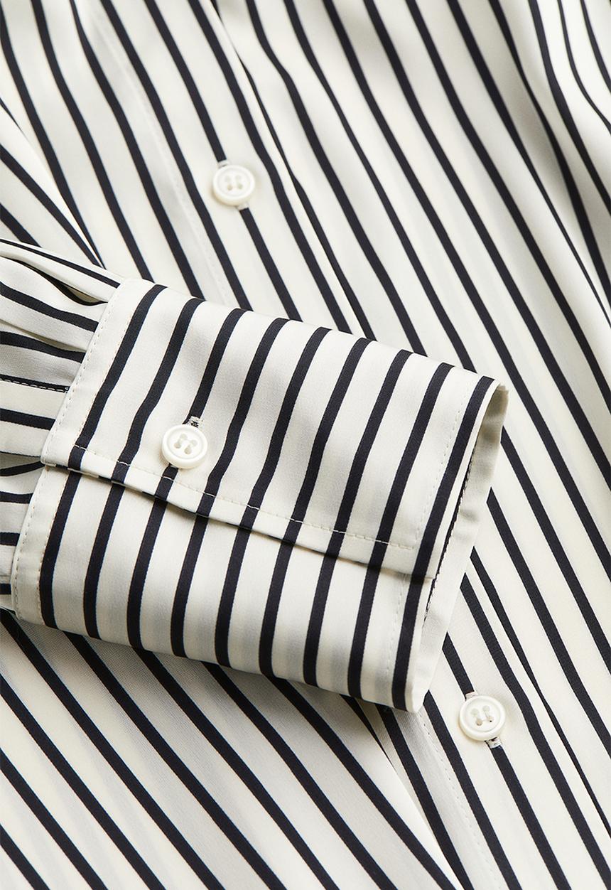 H&M - V-neck blouse - white striped