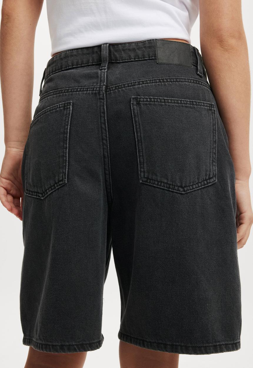 Cotton On - Super Baggy Denim Jort - Graphite Black