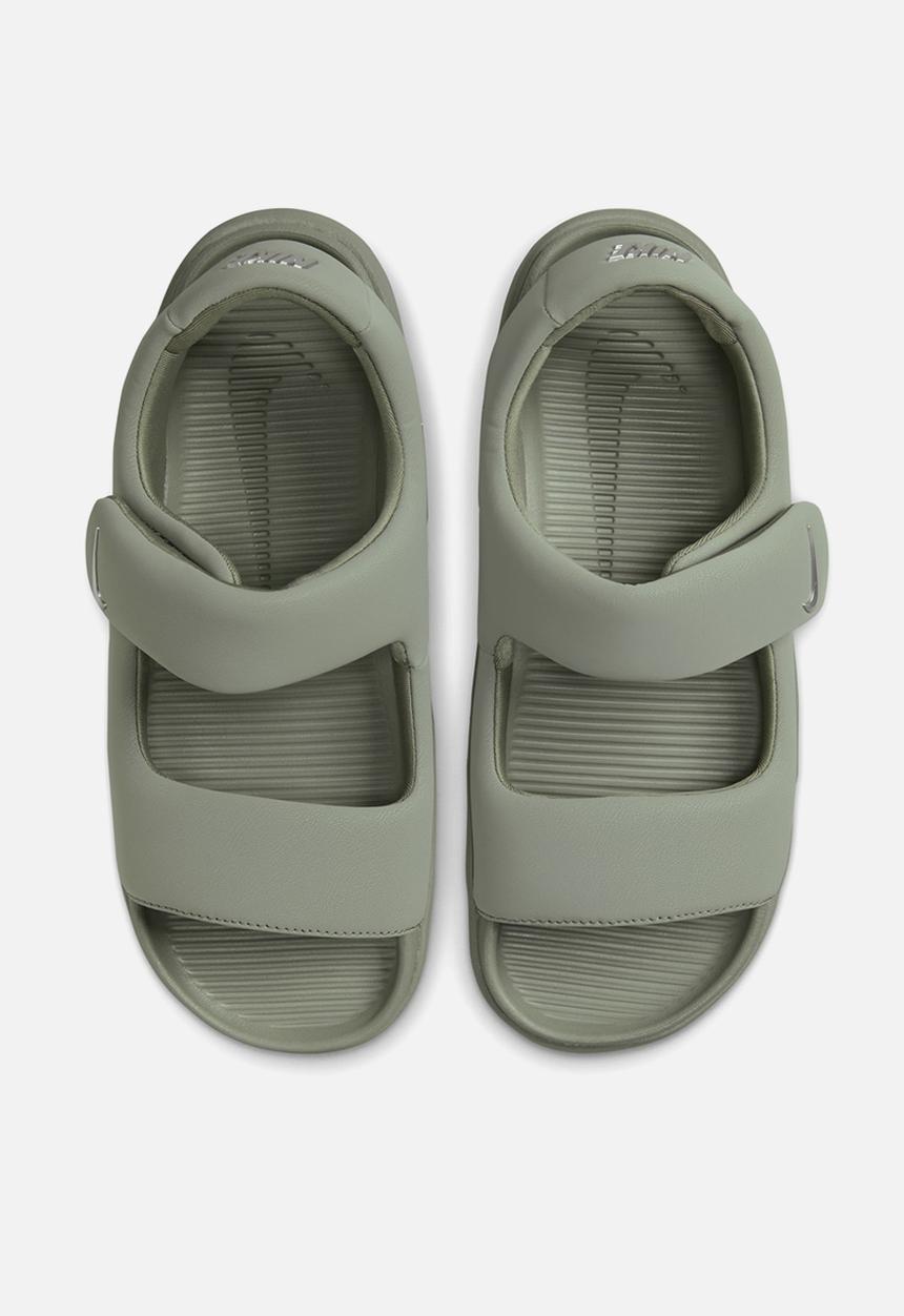 Nike - Calm - LIGHT ARMY/METALLIC SILVER-LIGHT ARMY