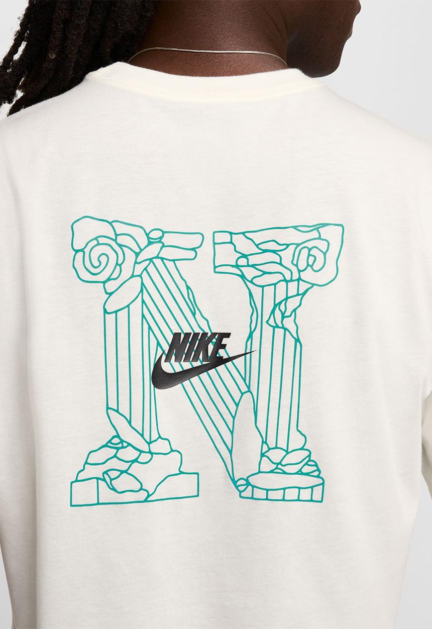 Nike - Nike Sportswear Club Tee - sail