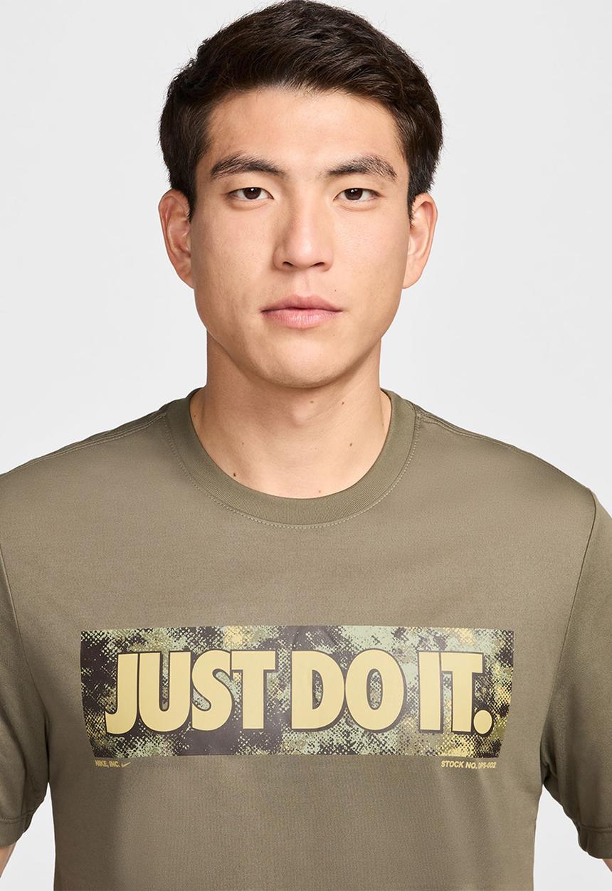 Nike - Dri-FIT Fitness   rlgd camo  T-Shirt - medium olive