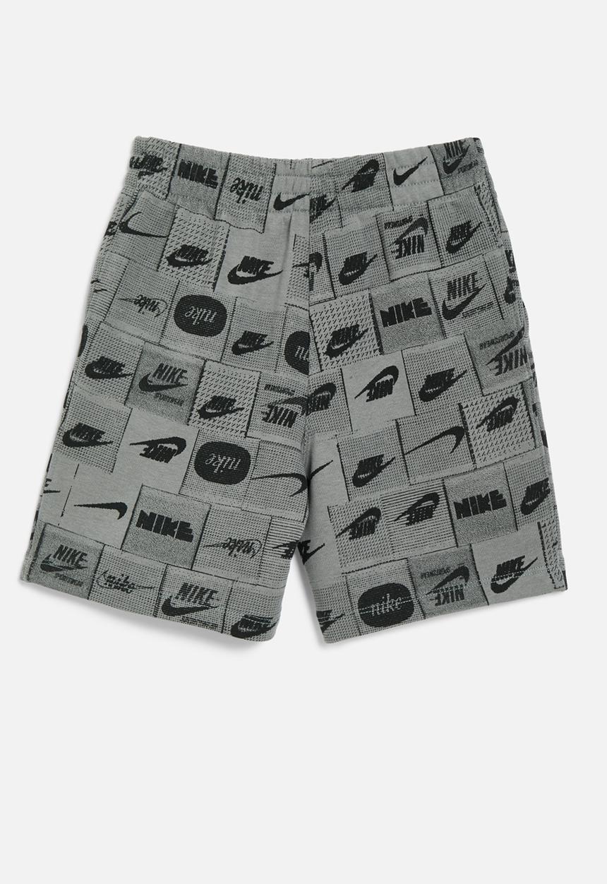 Nike - Nkb b nsw club ssnl aop short - smoke grey