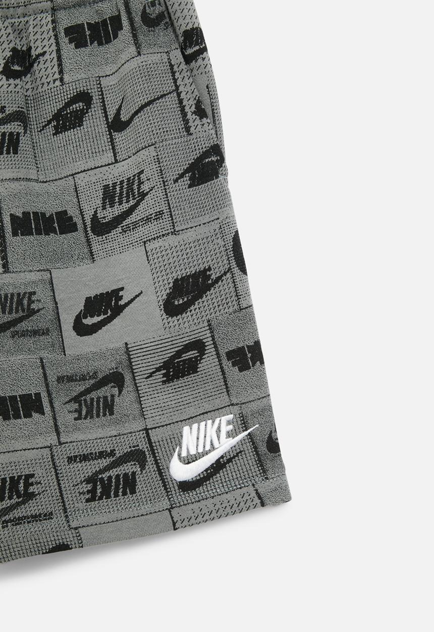 Nike - Nkb b nsw club ssnl aop short - smoke grey