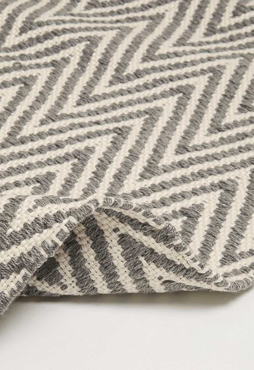Sixth Floor - Che outdoor rug - Charcoal