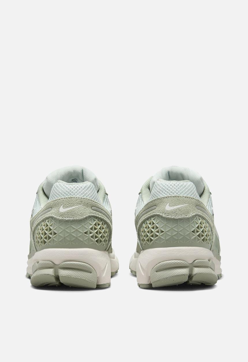 Nike - Zoom Vomero 5