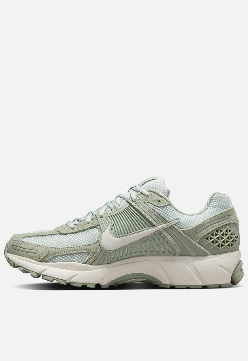 Nike - Zoom Vomero 5
