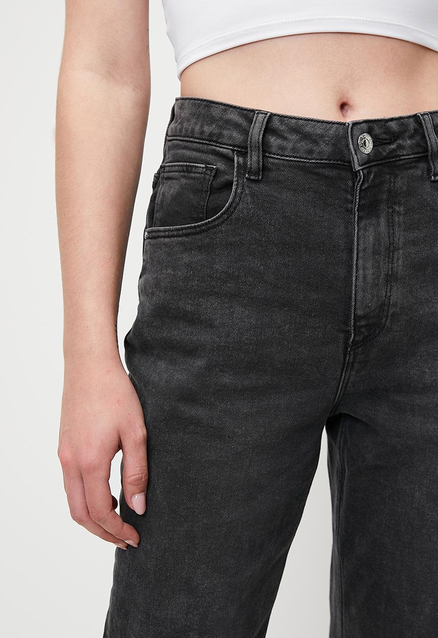 GUESS - High Rise Mom Jean - Charcoal Grey Wash