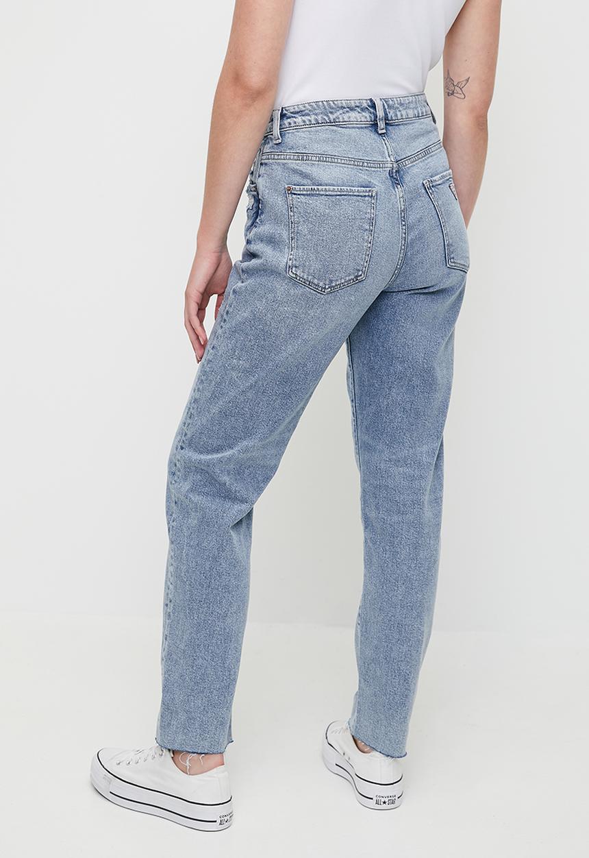 GUESS - High rise mom jean - light wash