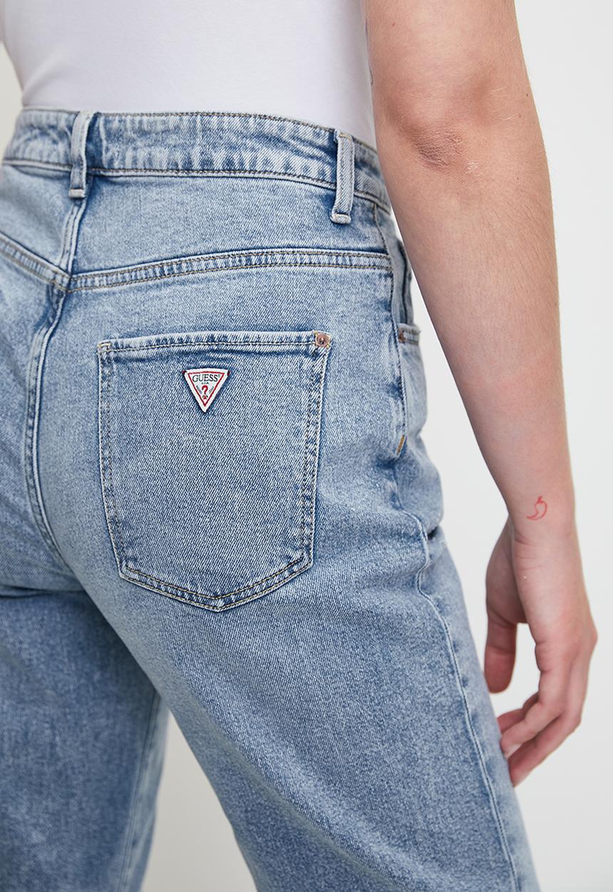 GUESS - High rise mom jean - light wash
