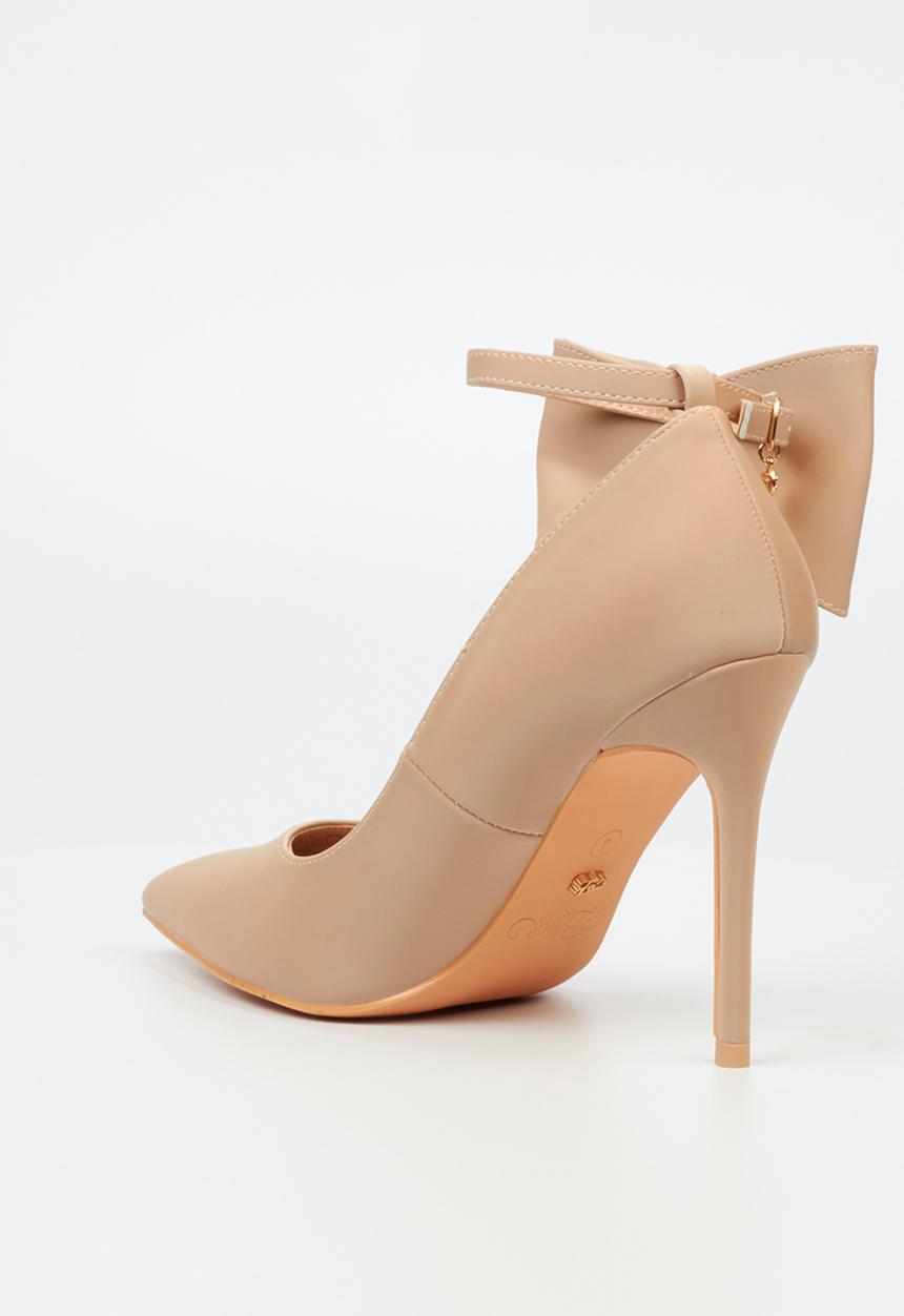 Miss Black - Lola 32 court - champange