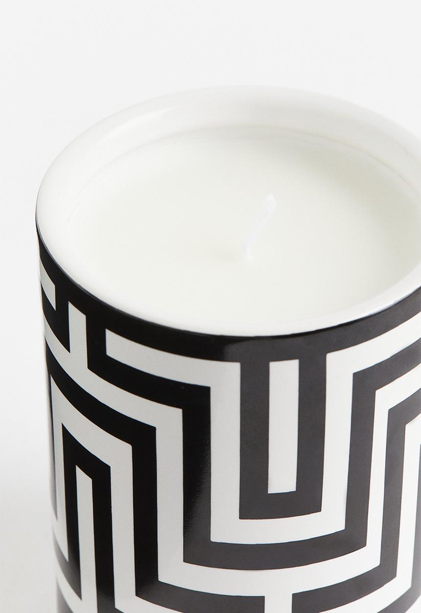 H&M - Scented candle in a ceramic holder - black untamed rose