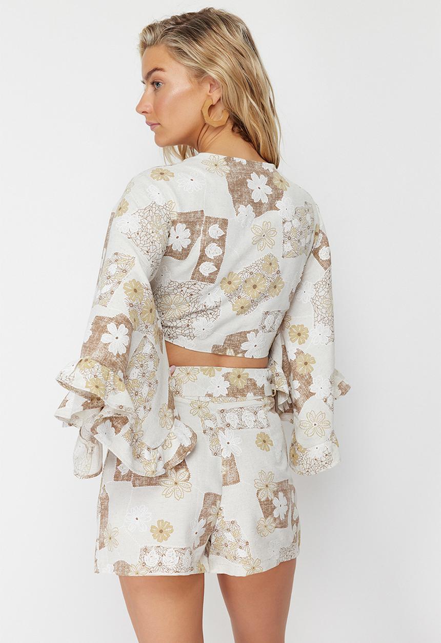 Trendyol - Patterned crop woven flounce linen look blouse - floral