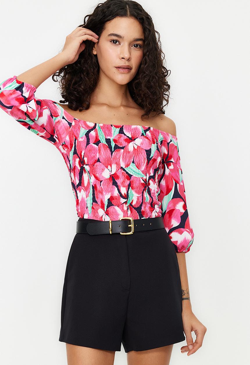 Trendyol - Printed Gimped Carmen Collar Three Quarter Sleeve Crepe/Texture Knitted Blouse - Pink