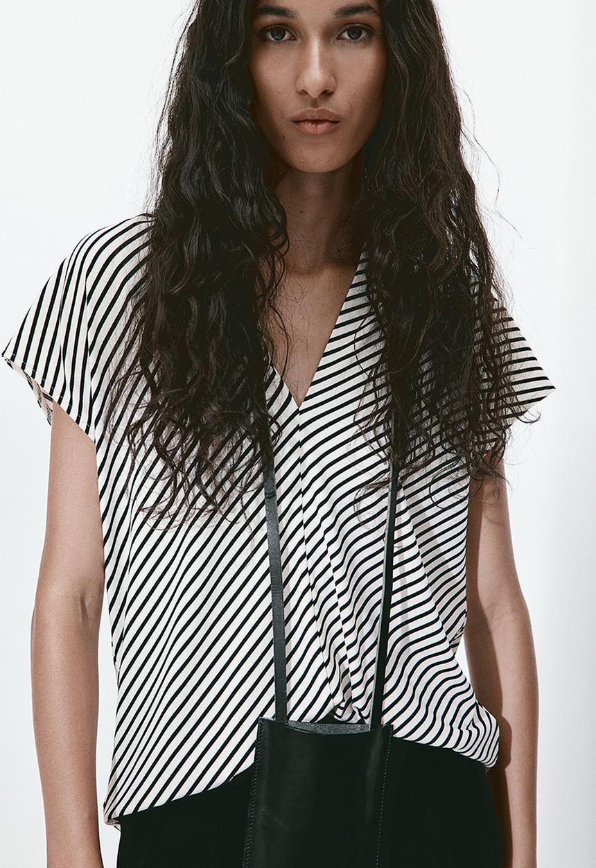 H&M - V-neck top - cream & black striped
