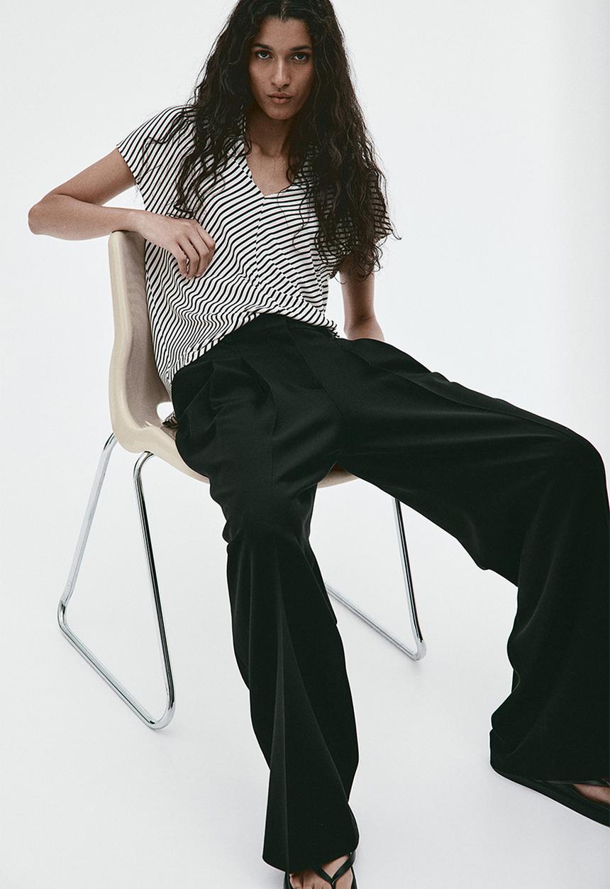 H&M - V-neck top - cream & black striped