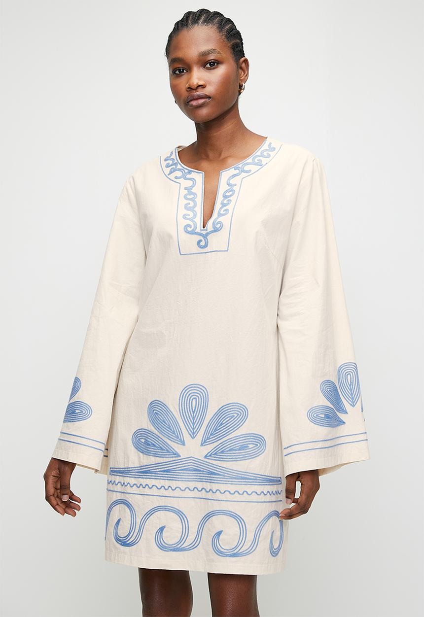 edit - Embroidery shift dress - ecru & blue