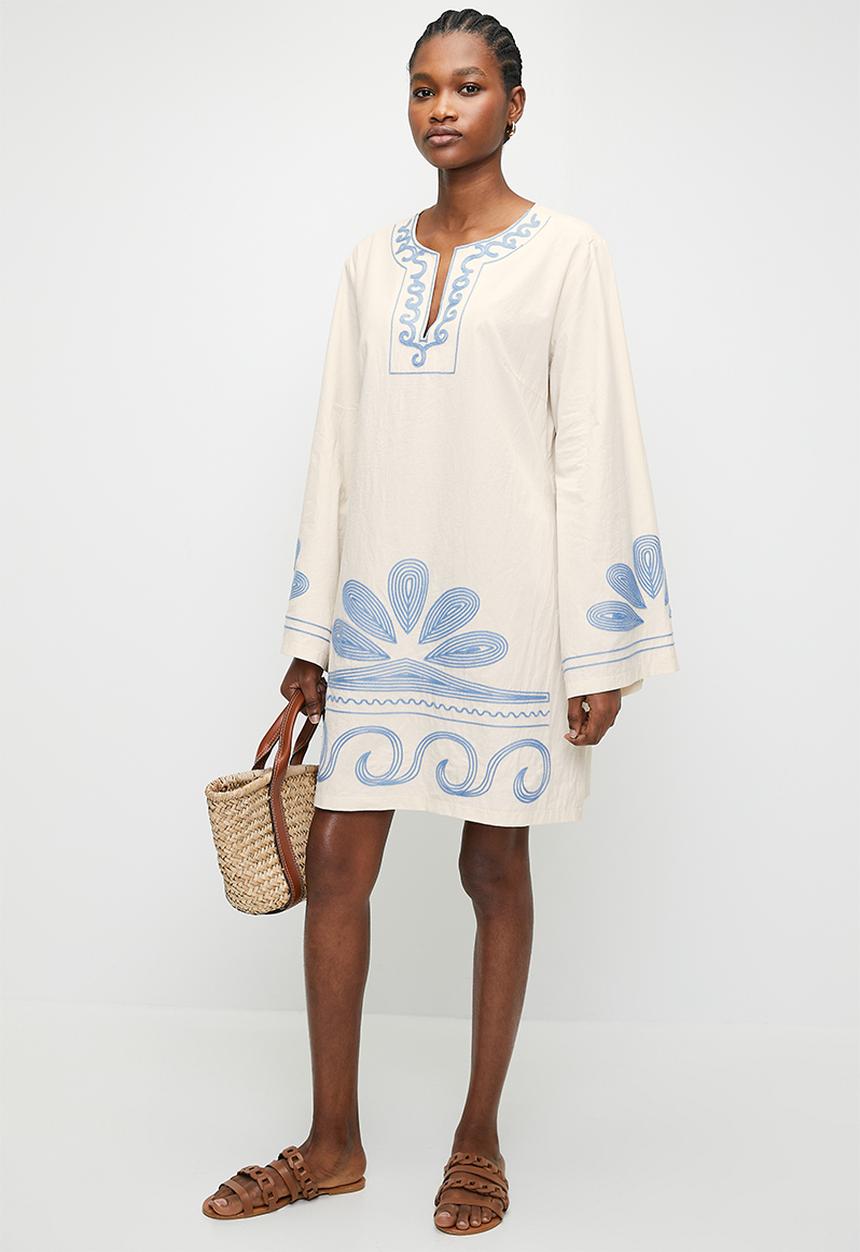 edit - Embroidery shift dress - ecru & blue