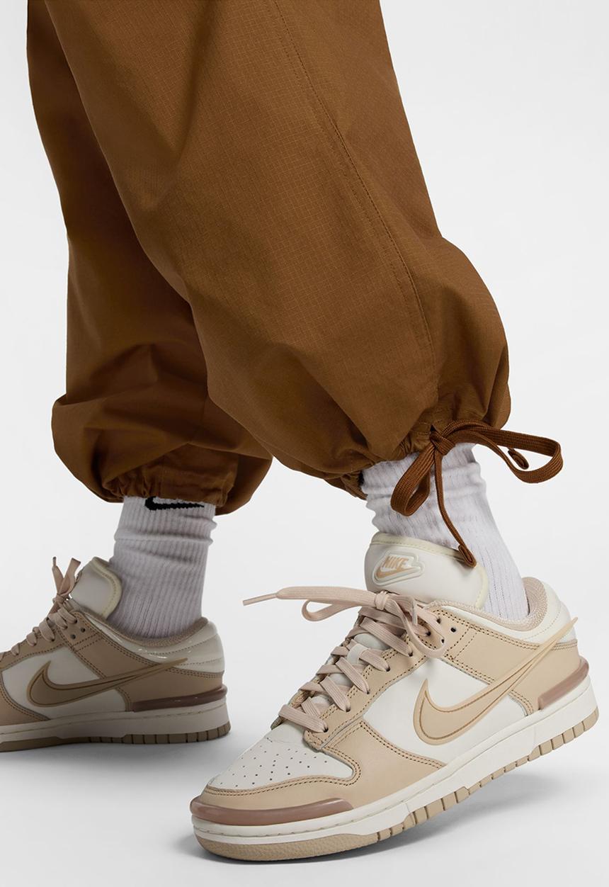 Nike - Nike Sportswear Dance Cargo Pant - lt british tan/black