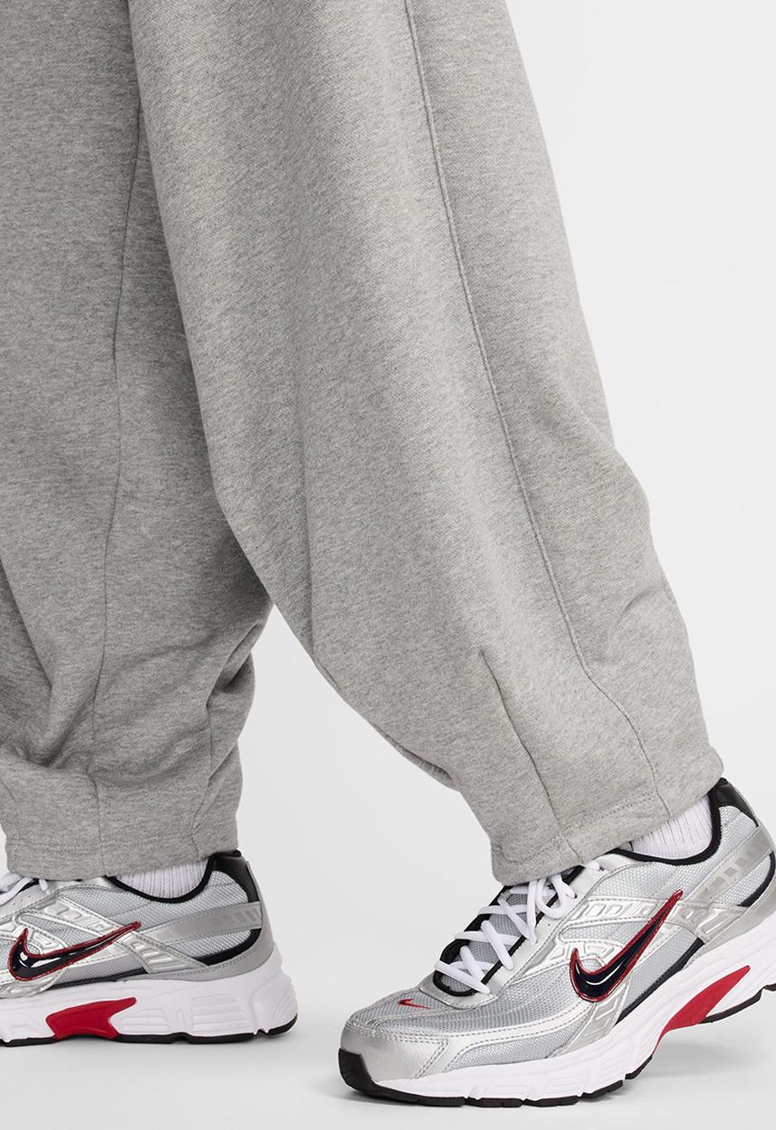Nike -  Club Fleece  Oversized French Terry Trousers   - dk grey heather/lt 