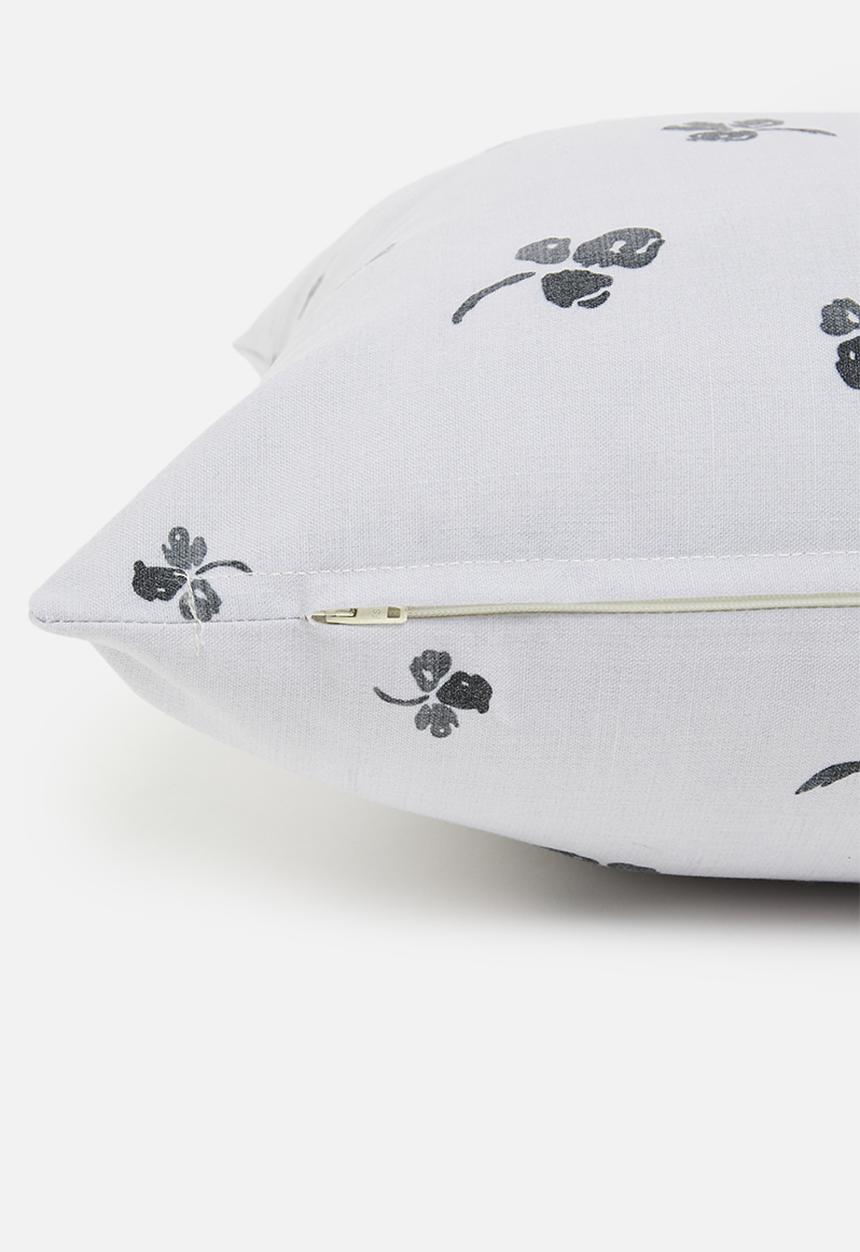 Sixth Floor - Clover cushion cover - off white
