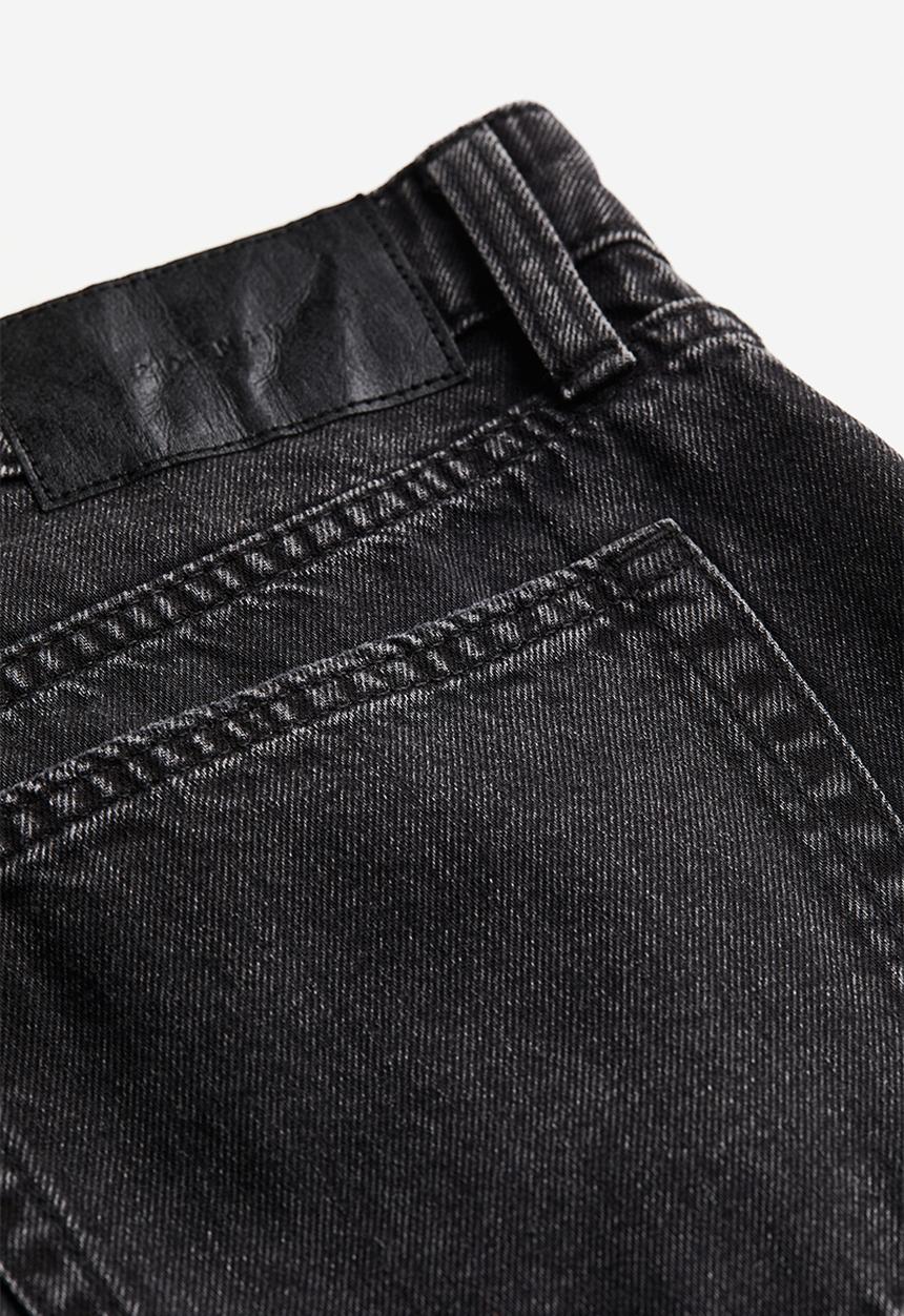 H&M - 90s Boyfriend fit low denim shorts - black