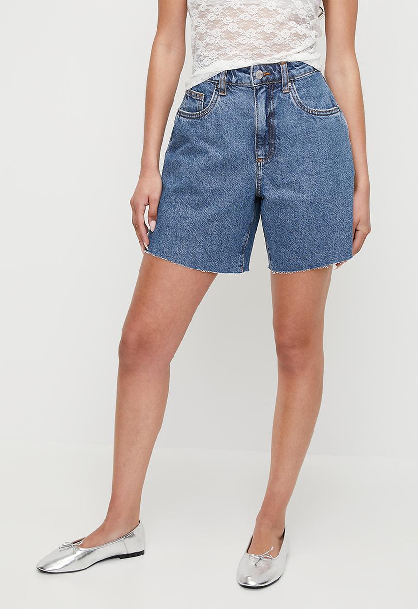Cotton On - Curvy Relaxed Denim Short - Sea Blue
