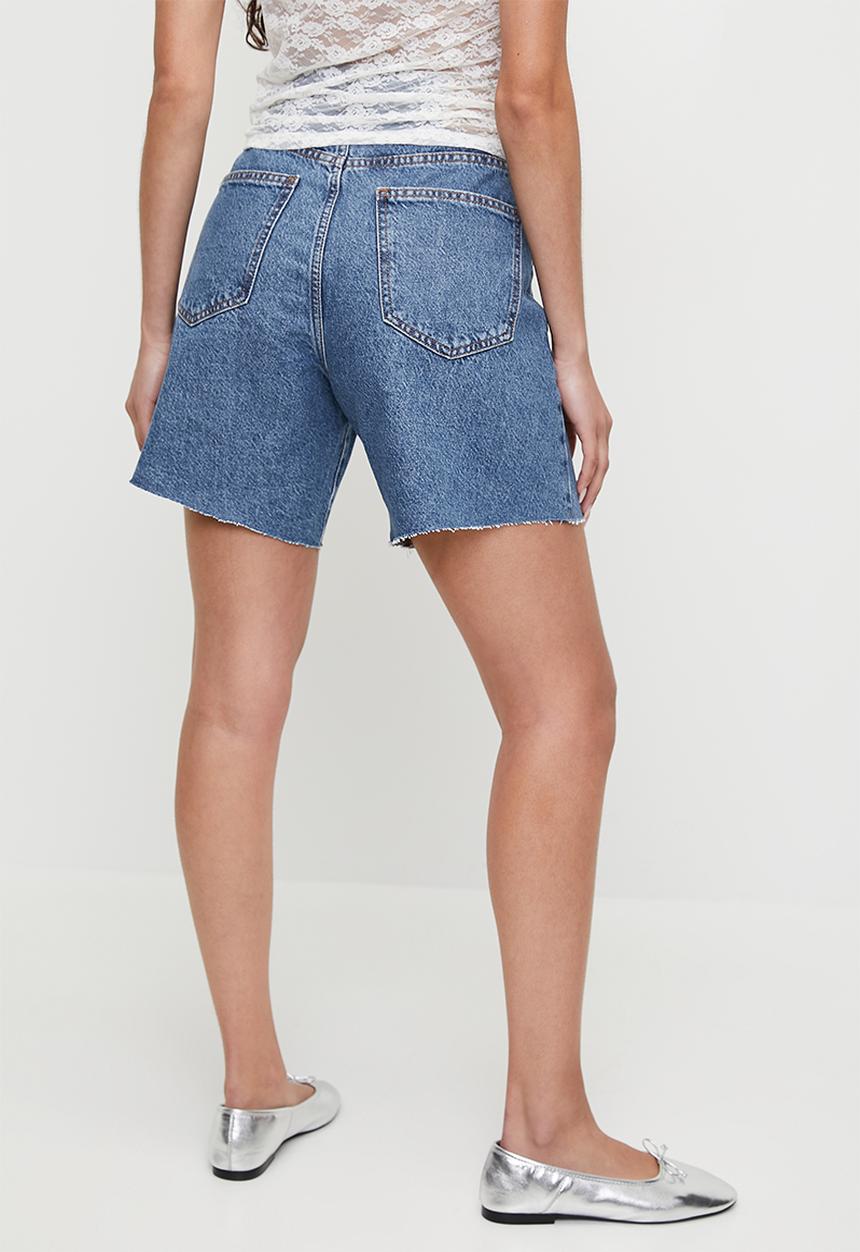 Cotton On - Curvy Relaxed Denim Short - Sea Blue