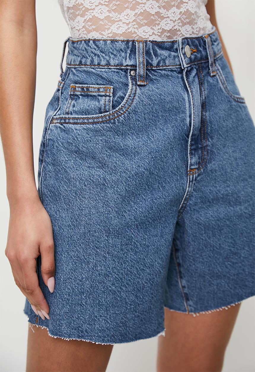 Cotton On - Curvy Relaxed Denim Short - Sea Blue