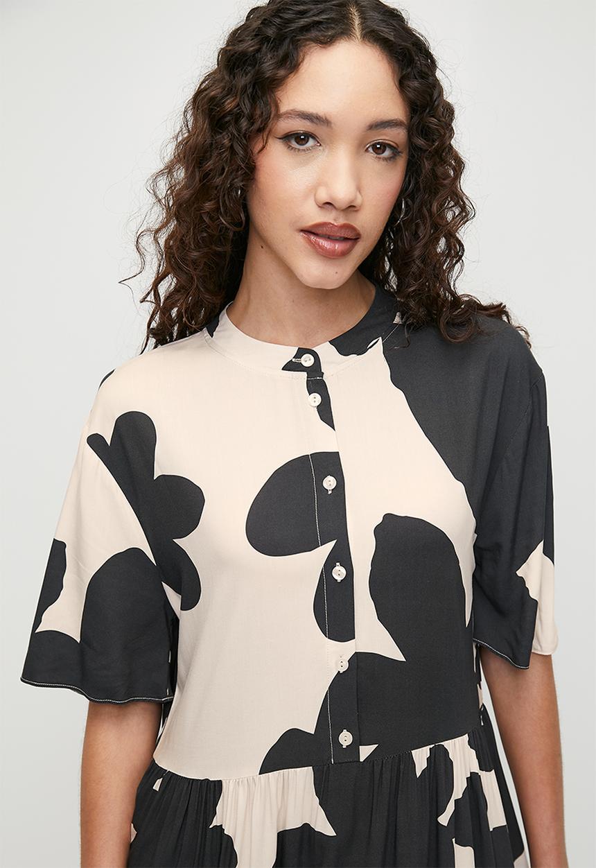 Superbalist - Printed midi babydoll dress - bold all over mono floral