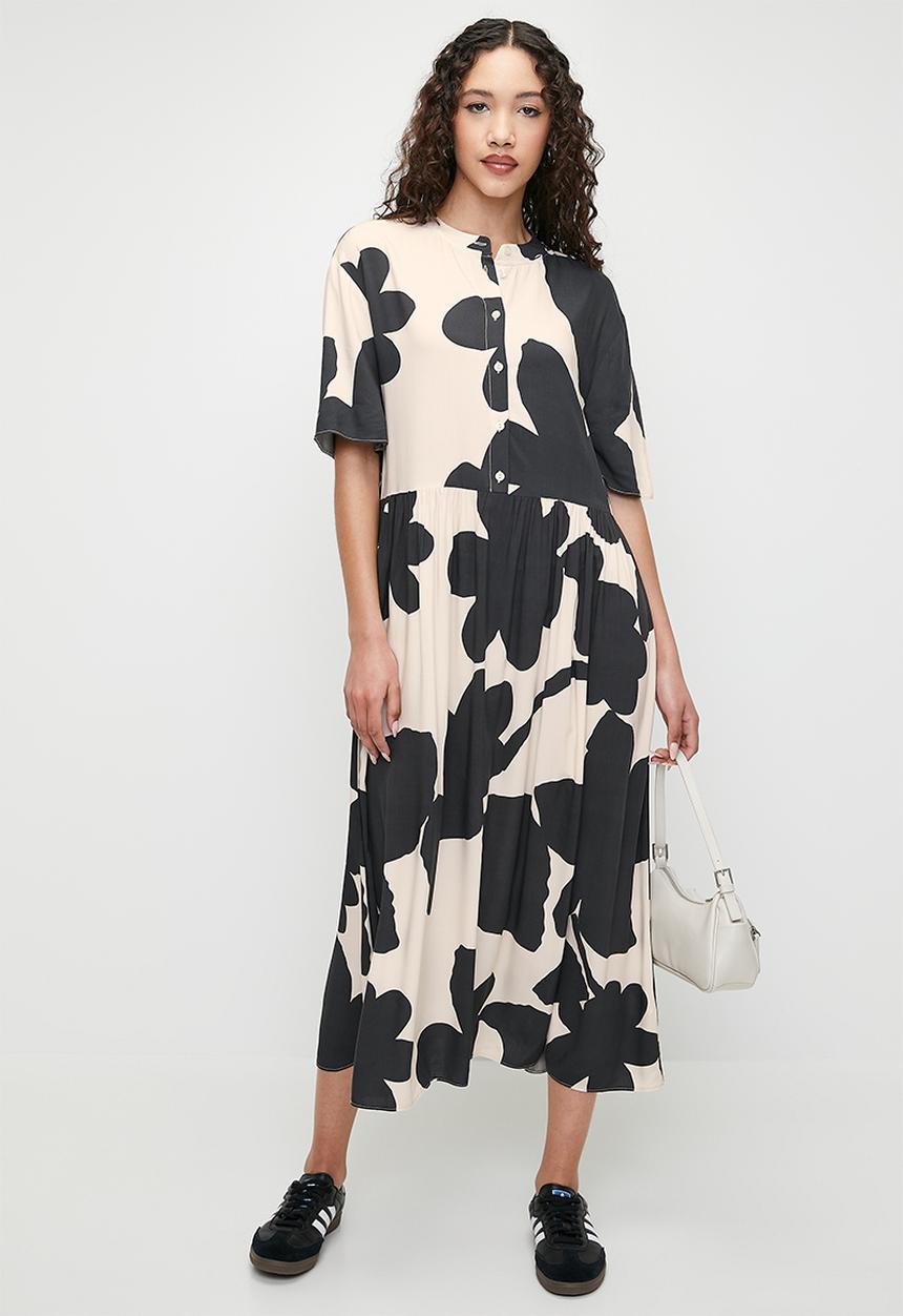 Superbalist - Printed midi babydoll dress - bold all over mono floral