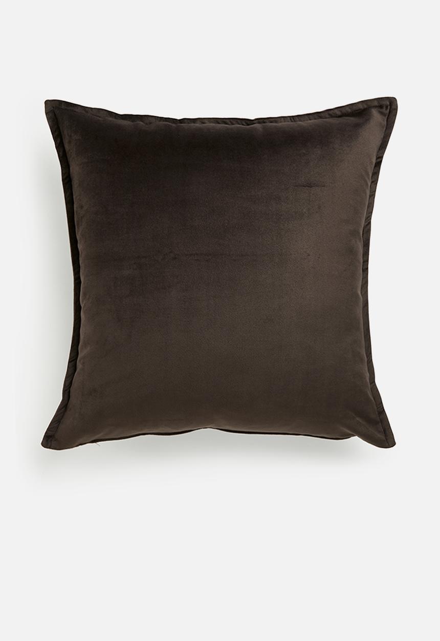 Grey Gardens - Rema velvet cushion cover - Chocolate