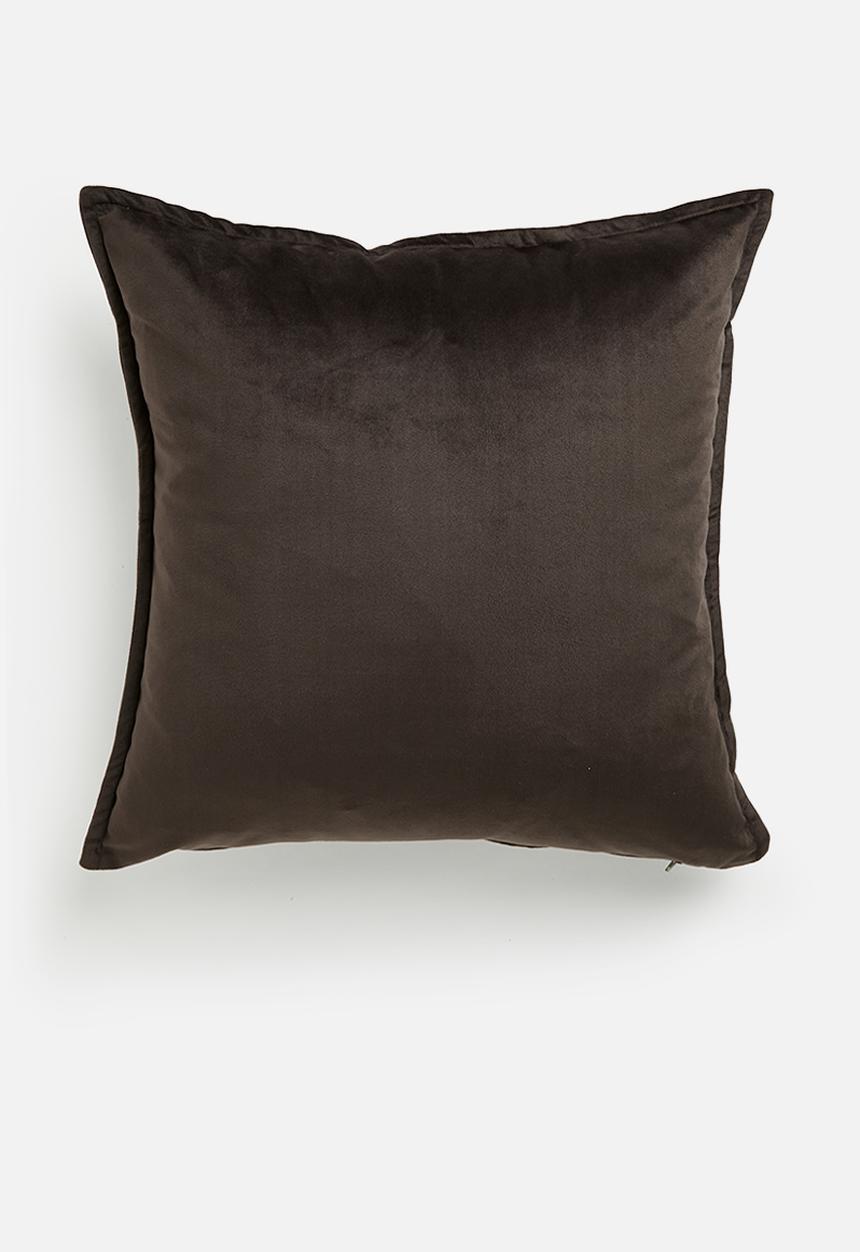 Grey Gardens - Rema velvet cushion cover - Chocolate