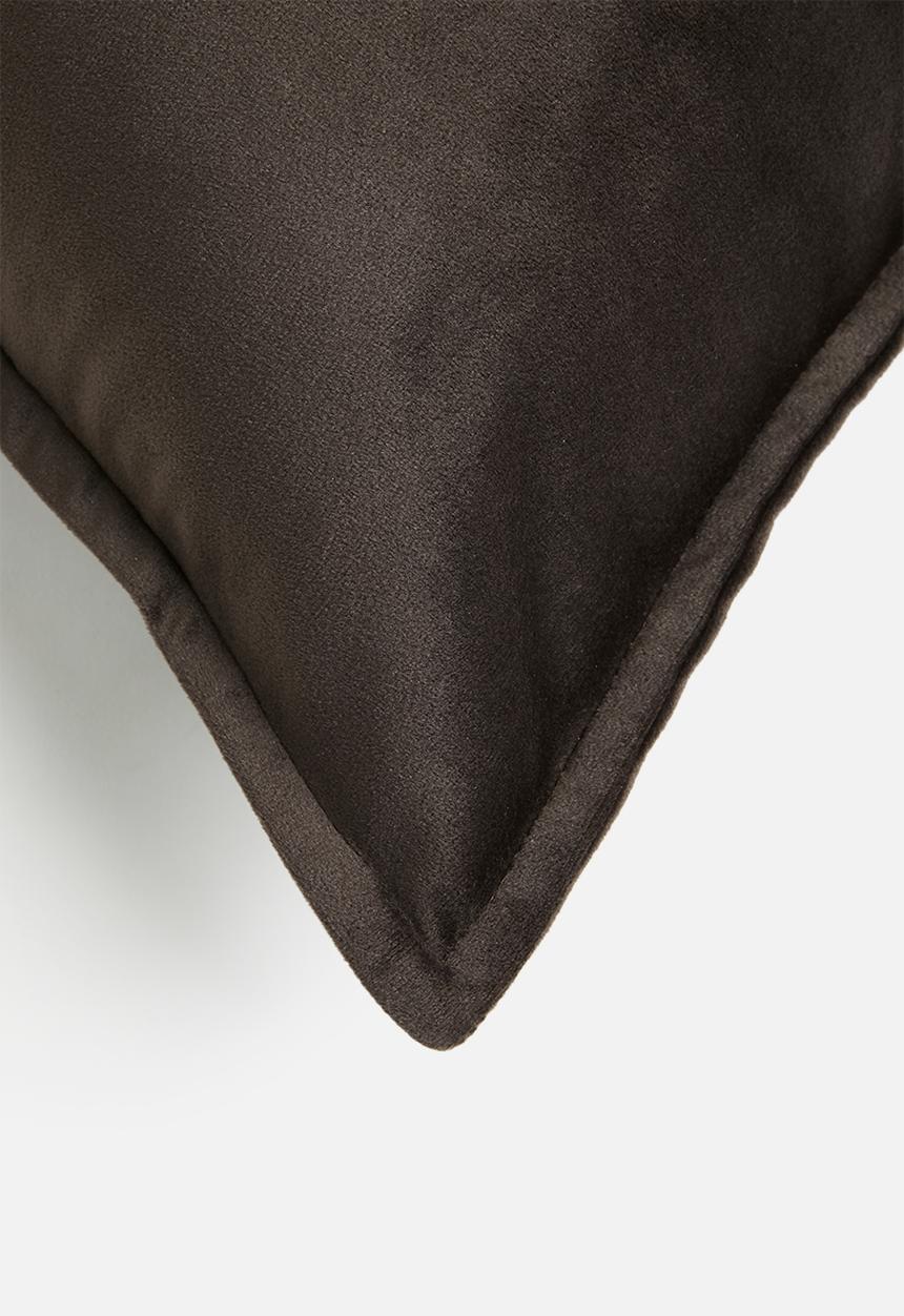 Grey Gardens - Rema velvet cushion cover - Chocolate