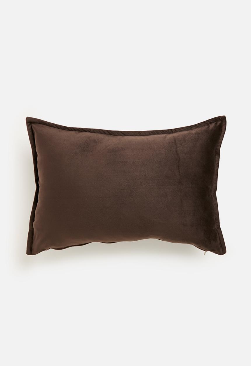 Grey Gardens - Rema velvet cushion cover - Chocolate