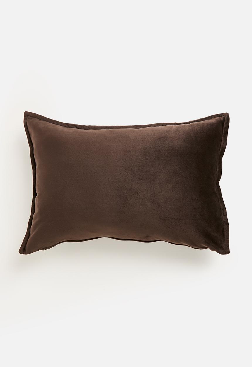 Grey Gardens - Rema velvet cushion cover - Chocolate