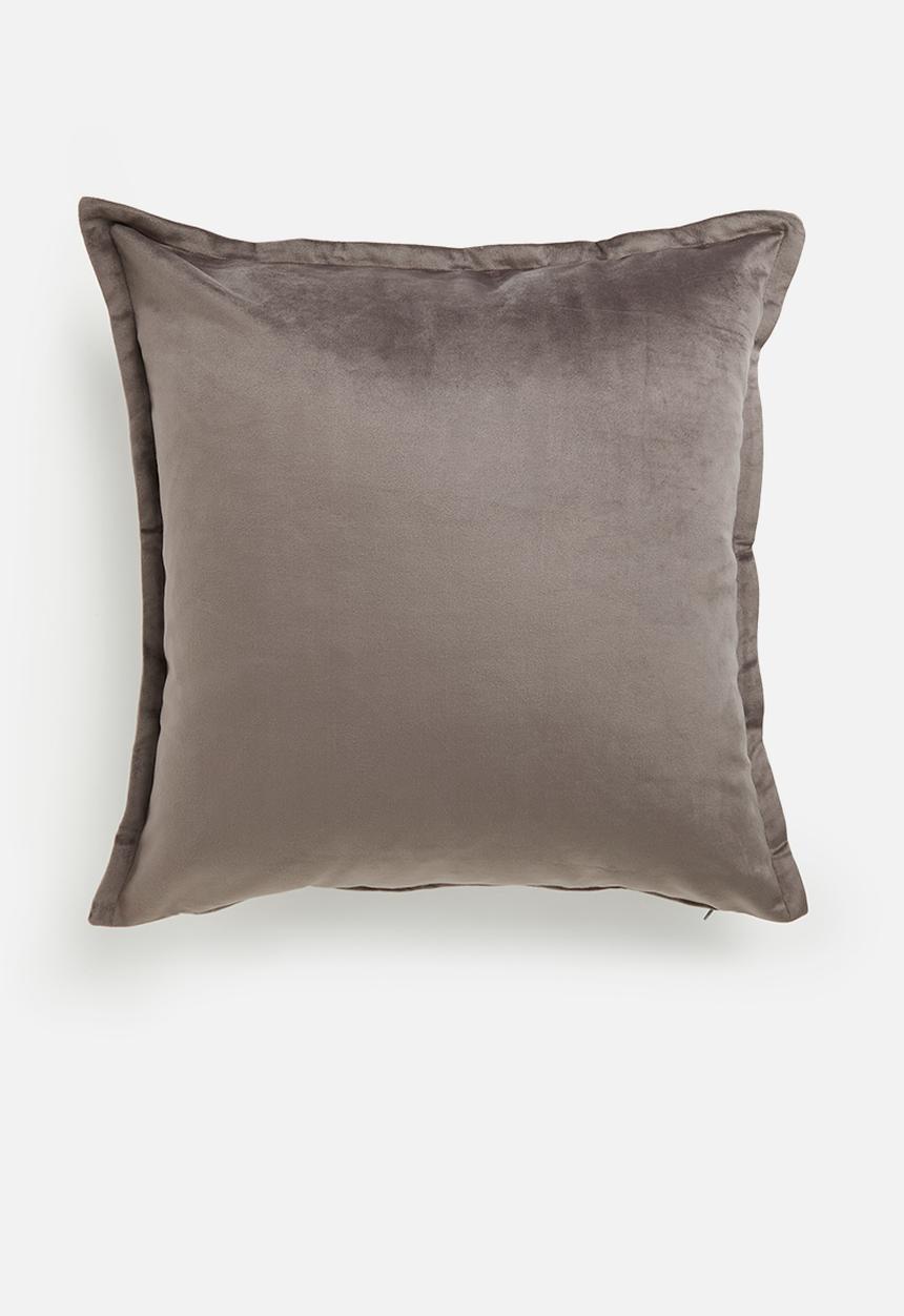 Grey Gardens - Rema velvet cushion cover - Taupe