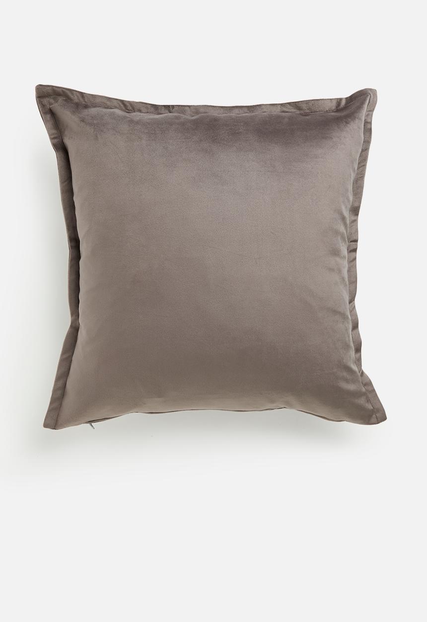 Grey Gardens - Rema velvet cushion cover - Taupe