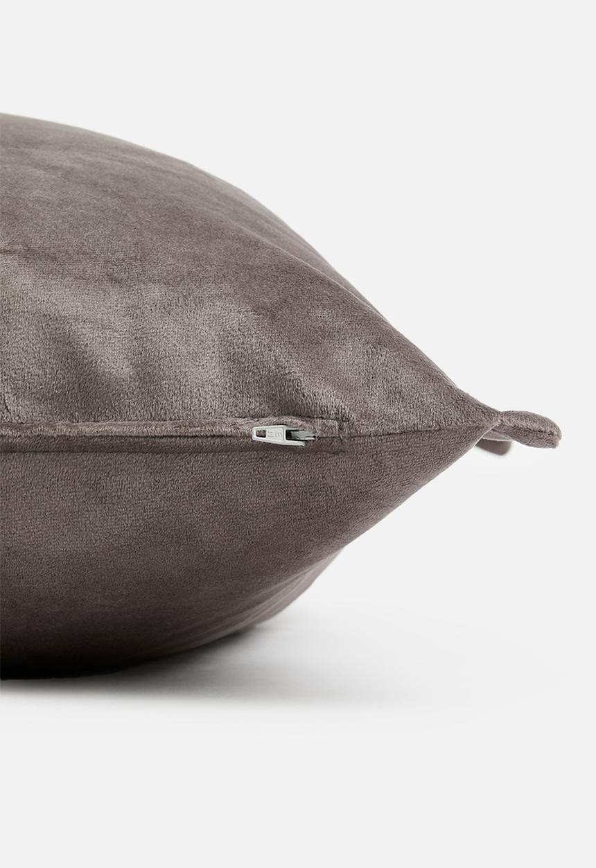 Grey Gardens - Rema velvet cushion cover - Taupe