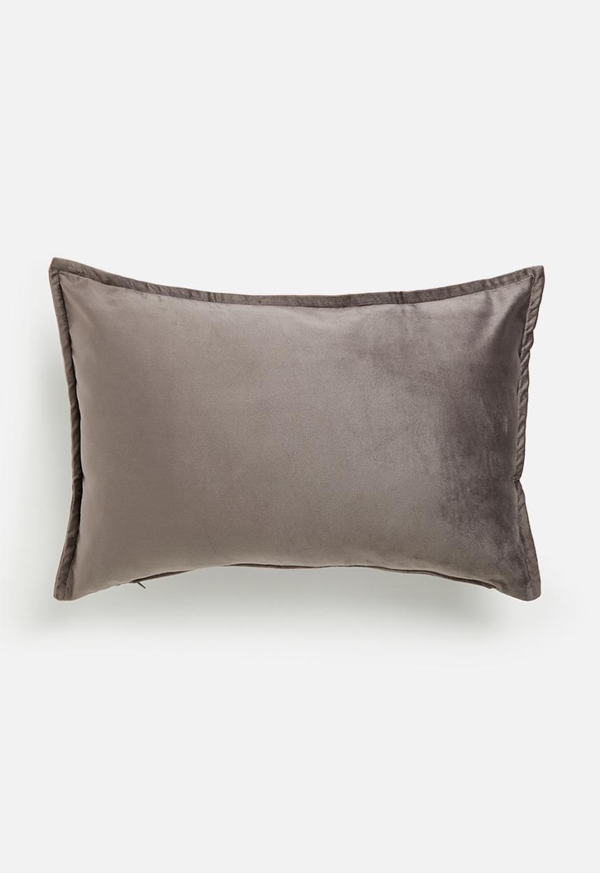 Grey Gardens - Rema velvet cushion cover - Taupe