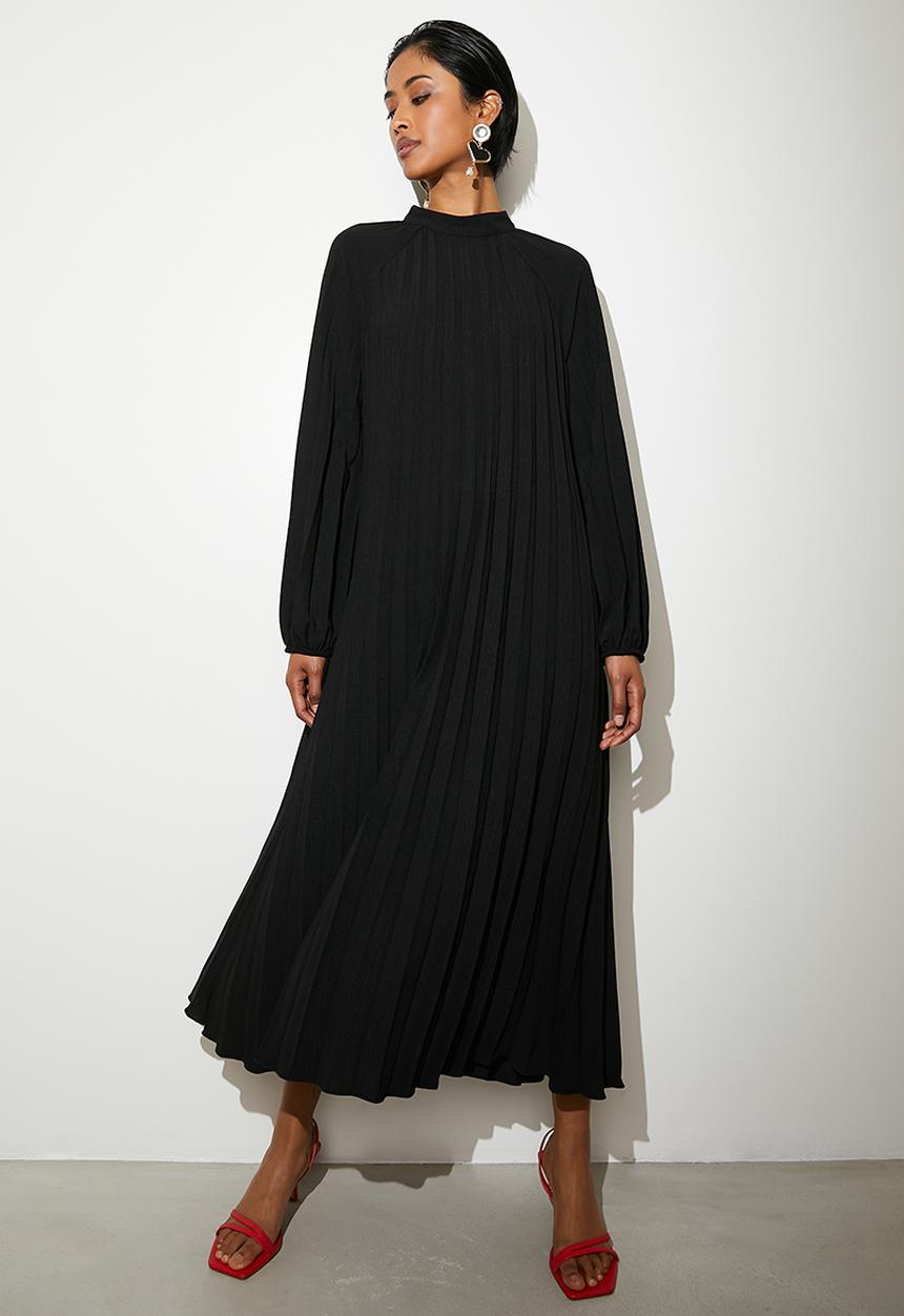 VELVET - Pleated trapeze maxi dress - black
