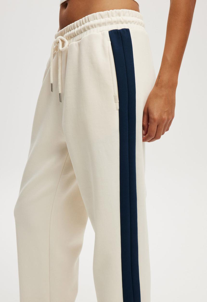 Cotton On - Active Move Trackpant - Coconut Milk & Dark Water
