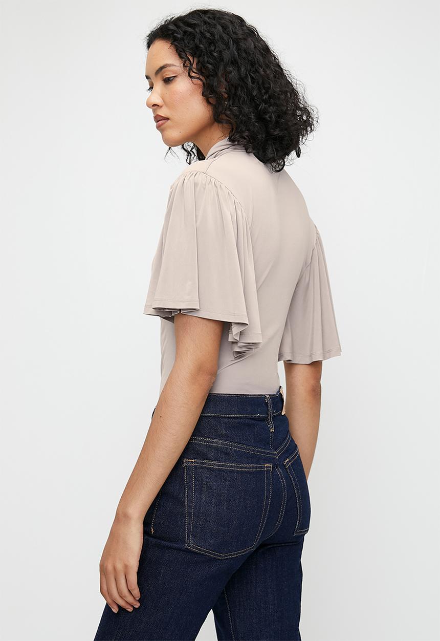 edit - Easy flutter sleeve top - neutral stone