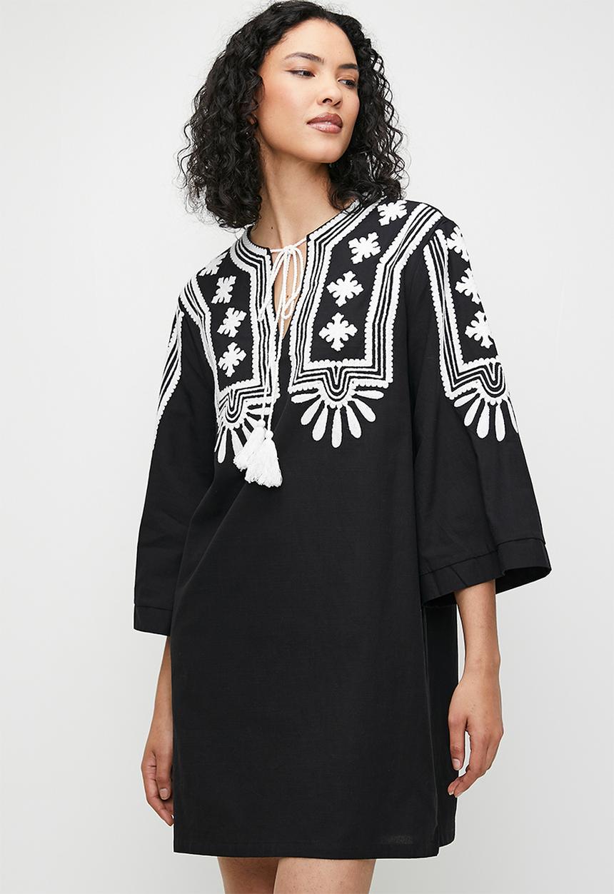 edit - Embroidery tunic with tassel trim - black/white