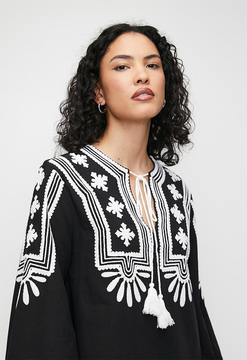 edit - Embroidery tunic with tassel trim - black/white