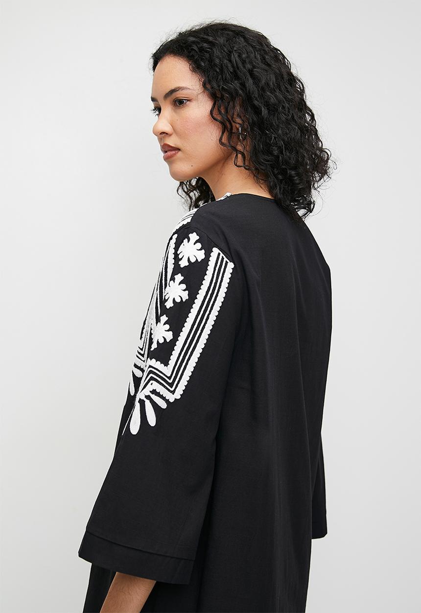 edit - Embroidery tunic with tassel trim - black/white