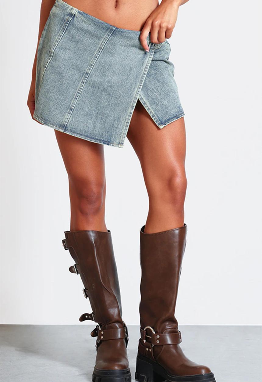 PrettyLittleThing - Mid Rise Denim Wrap Over Mini Skirt - Vintage Wash