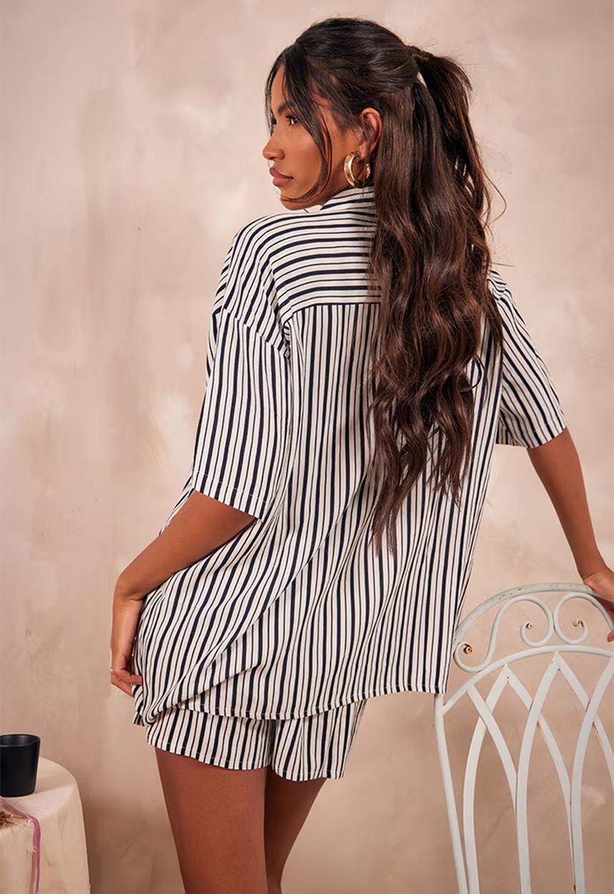 PrettyLittleThing - Oversized Boxy Short Sleeve Shirt - Black Stripe