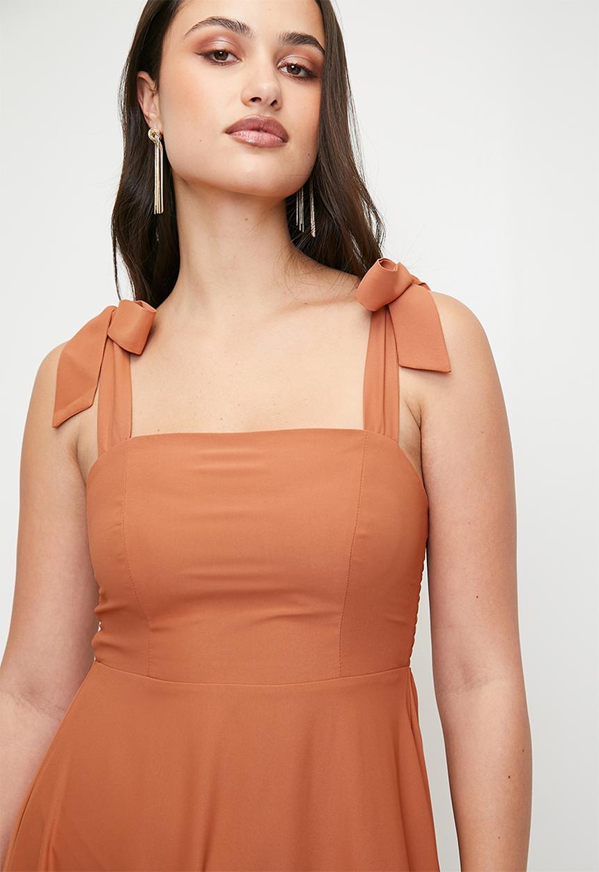 MILLA - Square neck maxi dress with tie detail - chutney