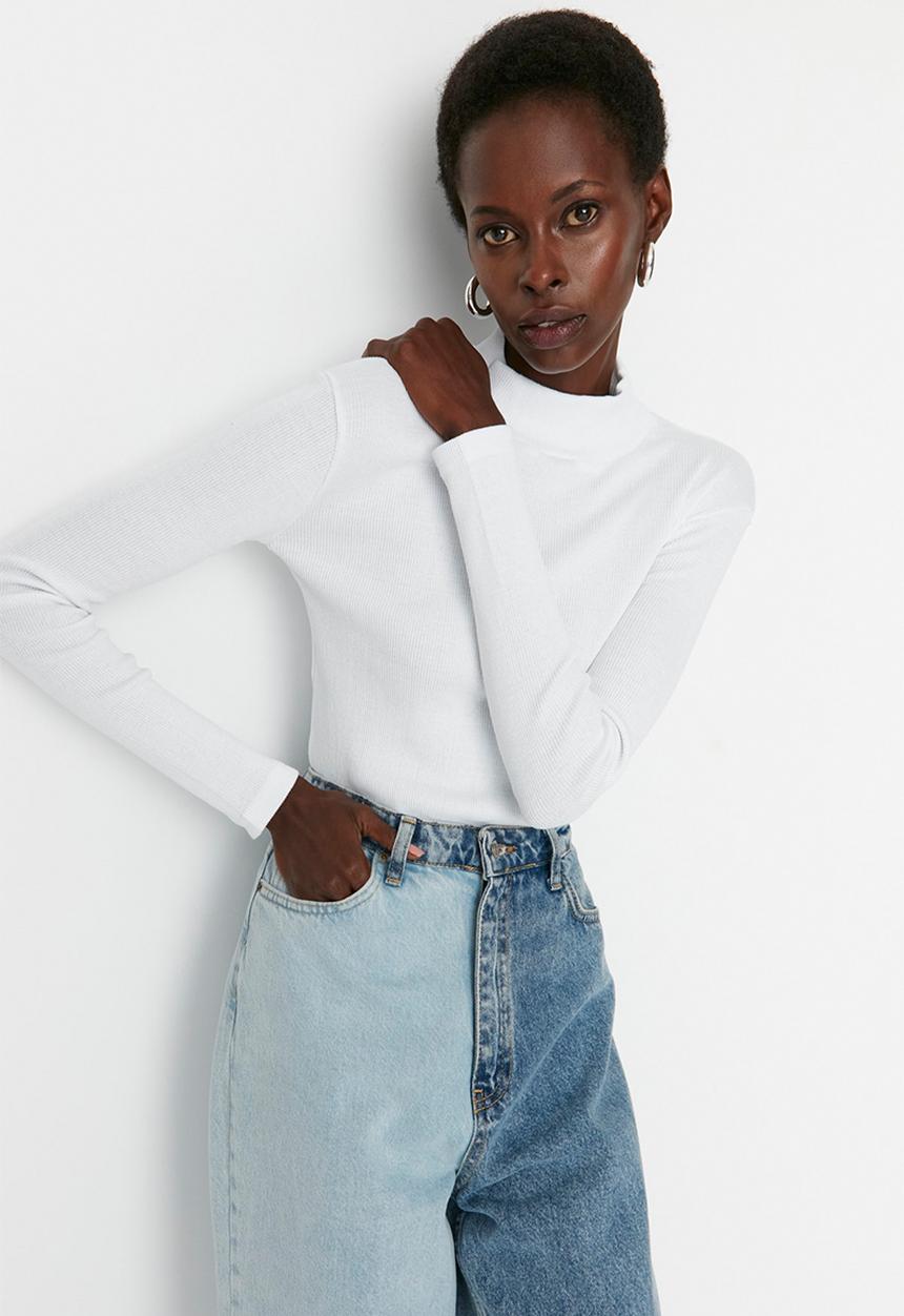 Trendyol - Fitted High Collar Long Sleeve Ribbed Stretchy Knitted Top - White