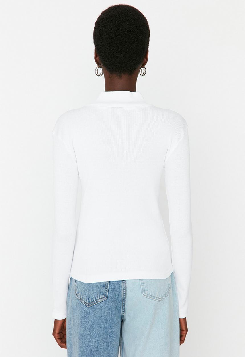 Trendyol - Fitted High Collar Long Sleeve Ribbed Stretchy Knitted Top - White